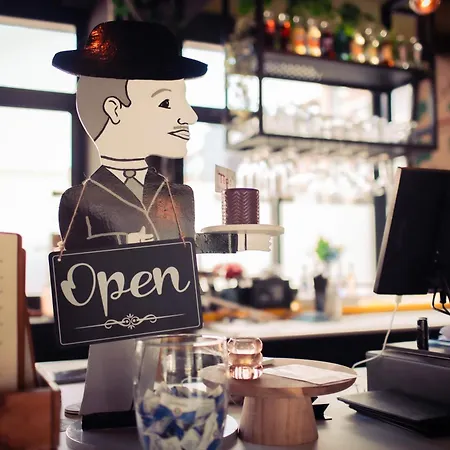 酒店 Urban The Golden Stork 3*