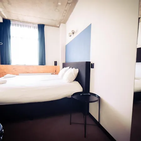 Urban The Golden Stork 酒店