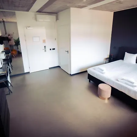 酒店 Urban The Golden Stork