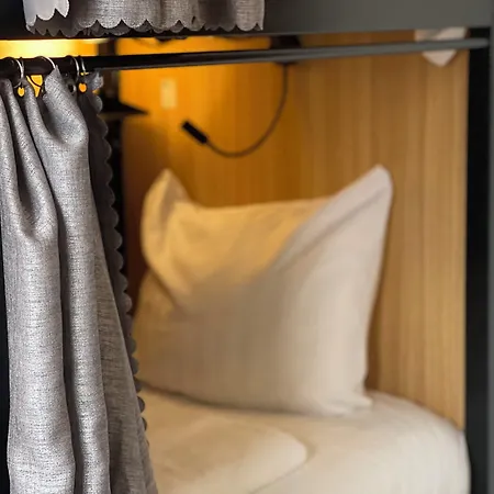 Hotel Urban The Golden Stork 3*