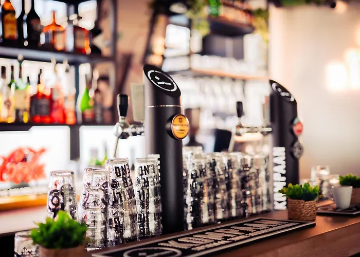 Urban The Golden Stork رايسفايك