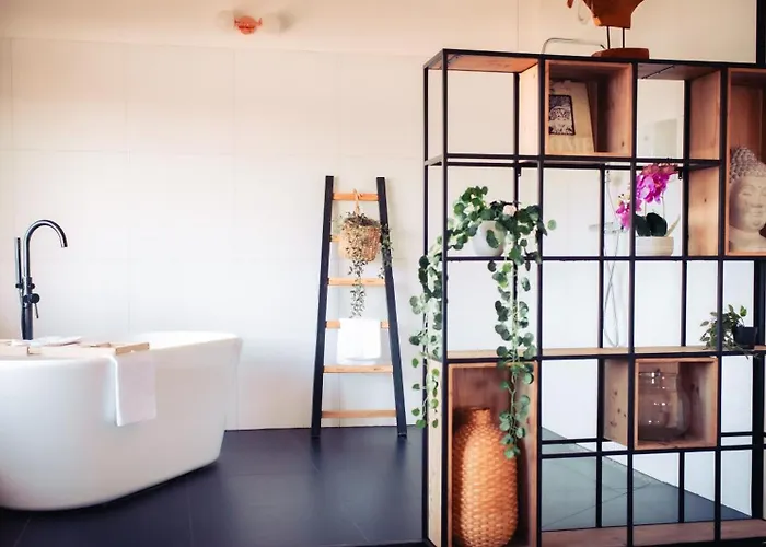 Urban The Golden Stork فندق رايسفايك