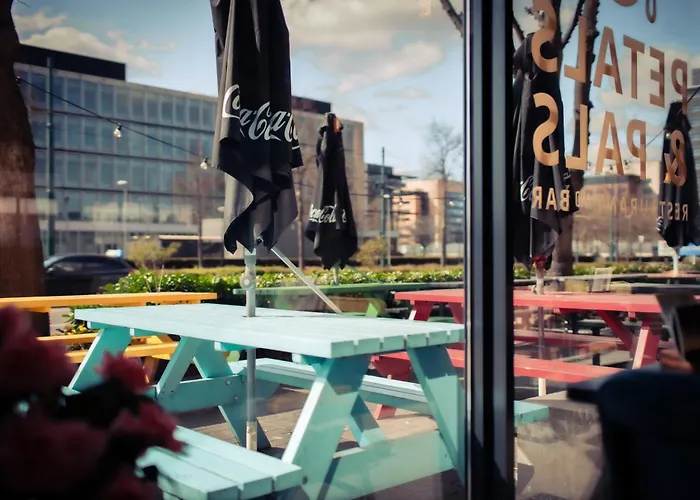 Urban The Golden Stork فندق 3*