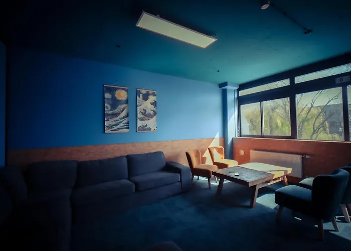 Urban The Golden Stork رايسفايك