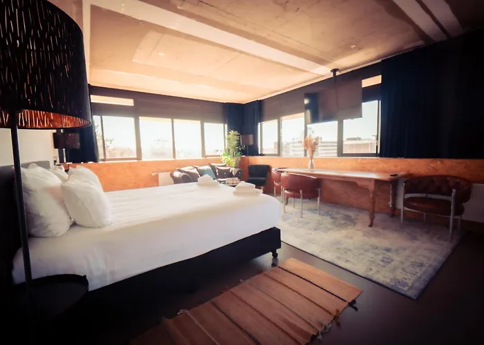 Urban The Golden Stork Hotel