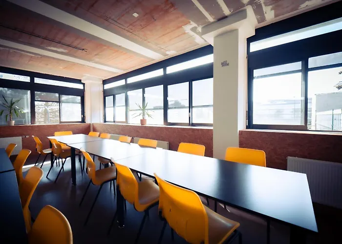 Urban The Golden Stork فندق 3*