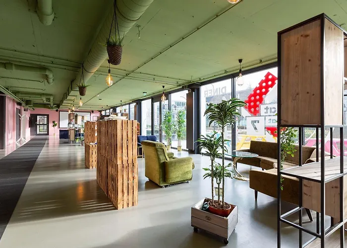 Hotel Urban The Golden Stork 3*