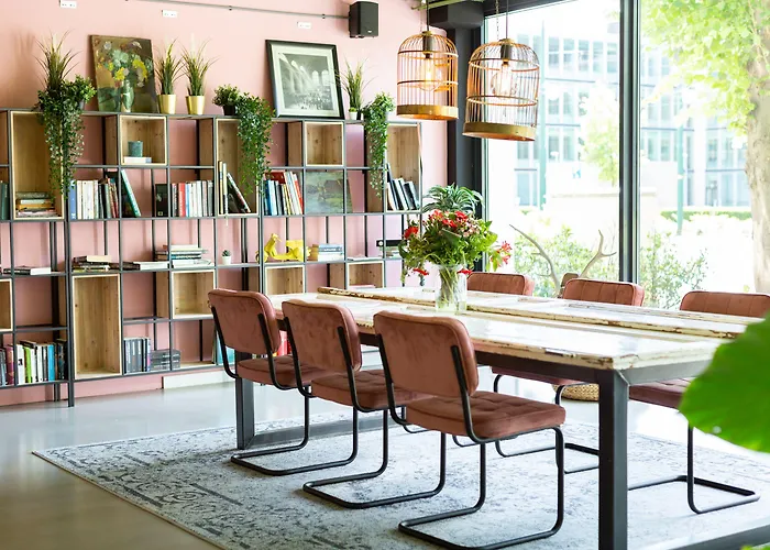 فندق Urban The Golden Stork