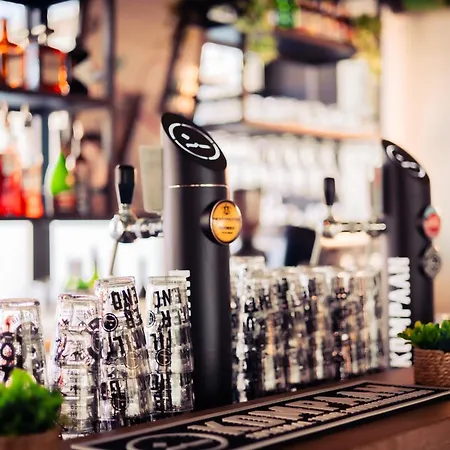 Urban The Golden Stork 리즈윅