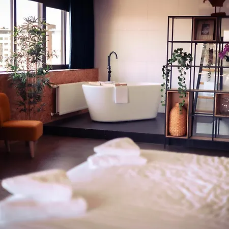 Urban The Golden Stork 리즈윅