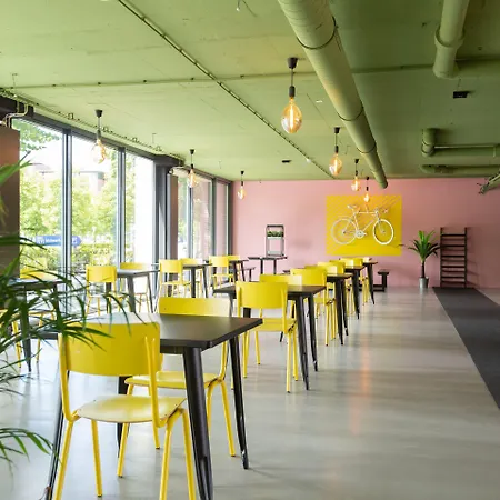 Urban The Golden Stork 리즈윅