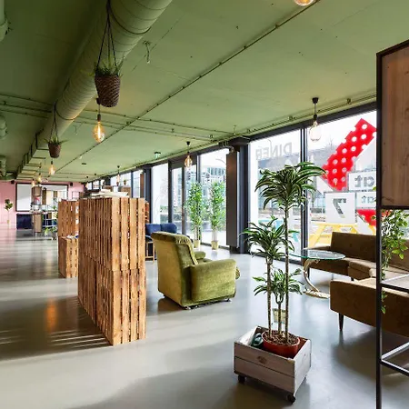 호텔 Urban The Golden Stork 3*