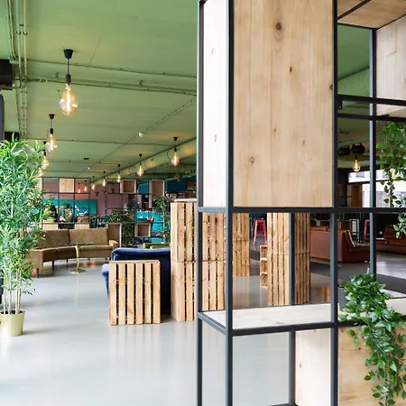 Urban The Golden Stork 리즈윅