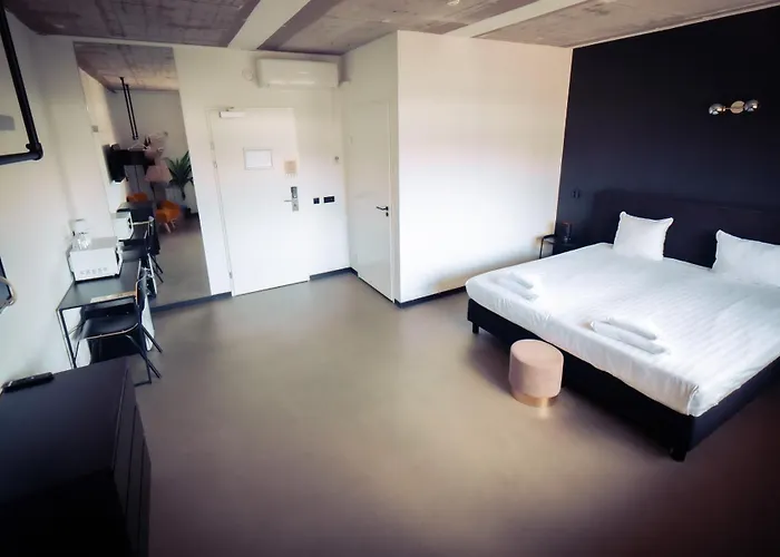 Hotel Urban The Golden Stork